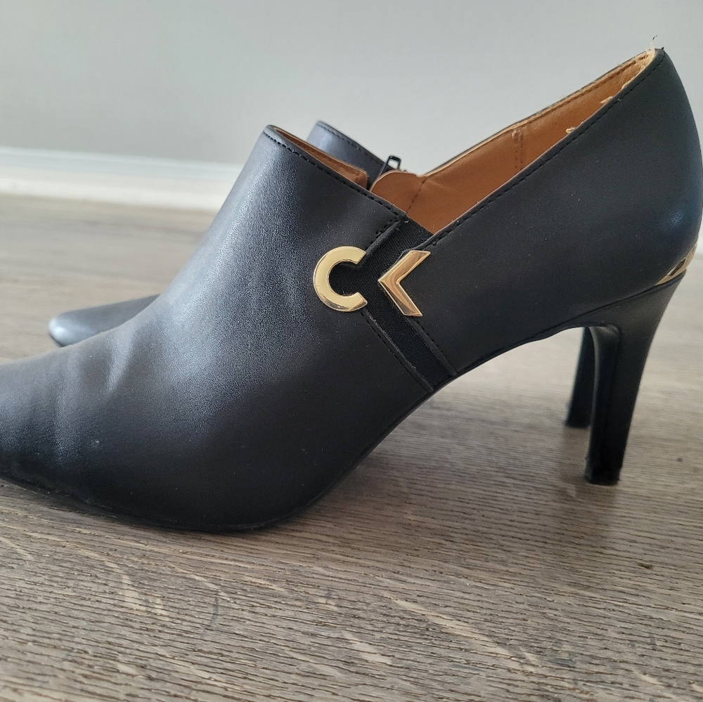Calvin Klein Jennavie Heels- Size 7.5 Black and Gold